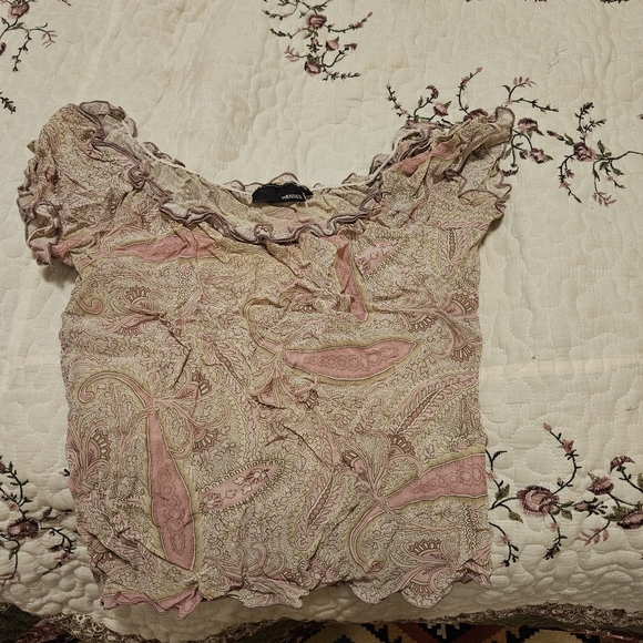 Brand new shirt very nice pink cream design - Picture 3 of 4
